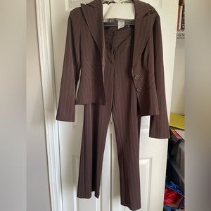 Women’s pant suit